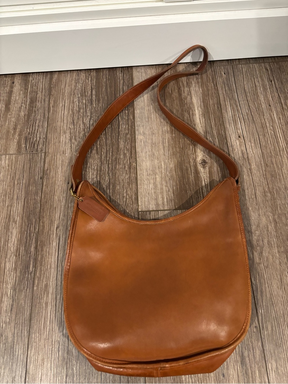Vintage brown leather Coach Becket Zip bag (style 9920)